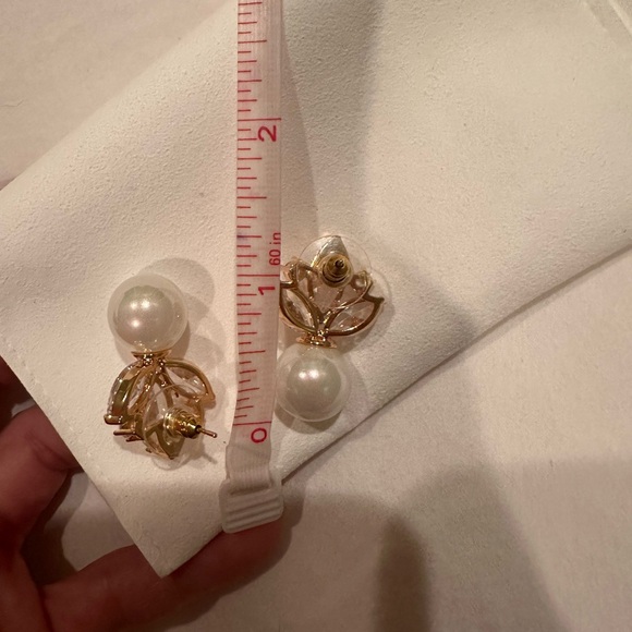 NWT Amélie George Crystal & Pearl Drop Earrings - Picture 9 of 12